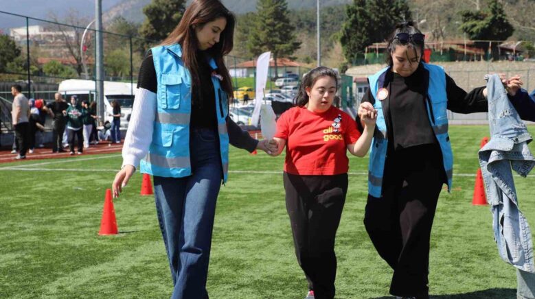 otizm farkindalik gununde ozel ogrenciler futbol sahasinda bulustu DDyJrZRT