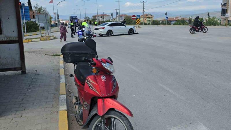 otomobil ile motosiklet carpisti 1 yarali 8ycbz9pZ