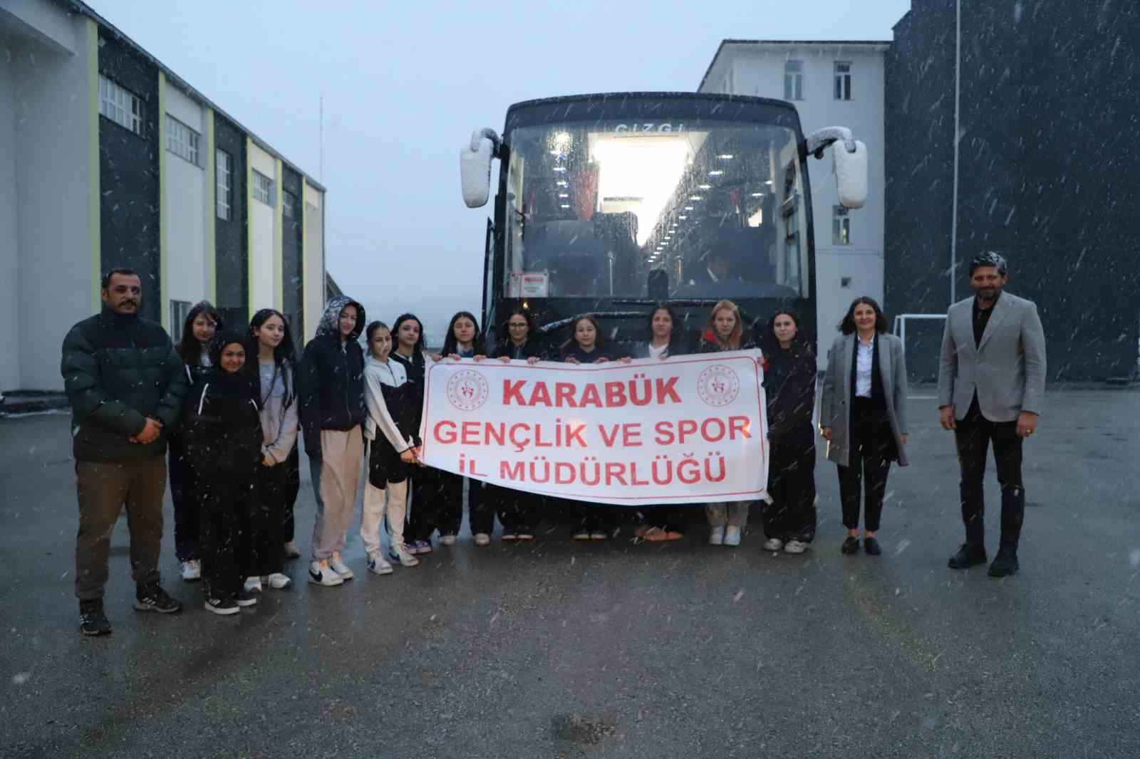ovaciktan canakkaleye giden gencler torenle ugurlandi BzRjFssh