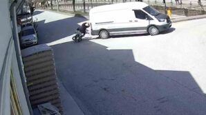 panelvan araca carpan motosiklet surucusu yaralandi S8HehzdC