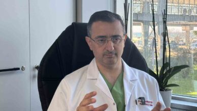 prof dr yuksel cicek kalp krizinde ilk 1 dakika hayat kurtariyor kv1LrPQP