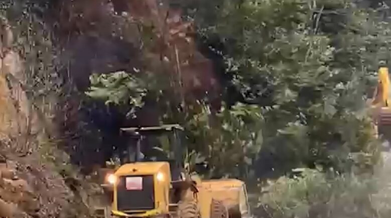 rizede heyelani temizleyen is makinesi 2 heyelandan son anda kurtuldu ynM3VeP8