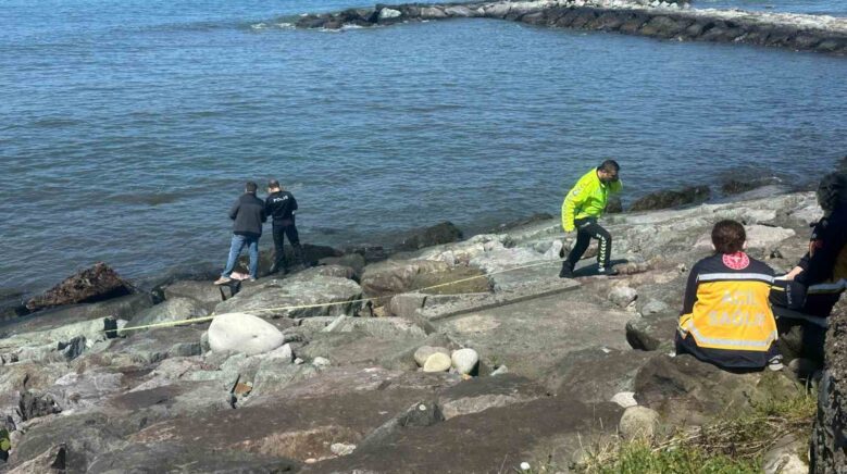 rizede kiyiya vuran erkek cesedi bulundu xE6wkPyc