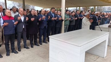 saldirilarda hayatini kaybedenler icin giyabi cenaze namazi kilindi qks5I1mN