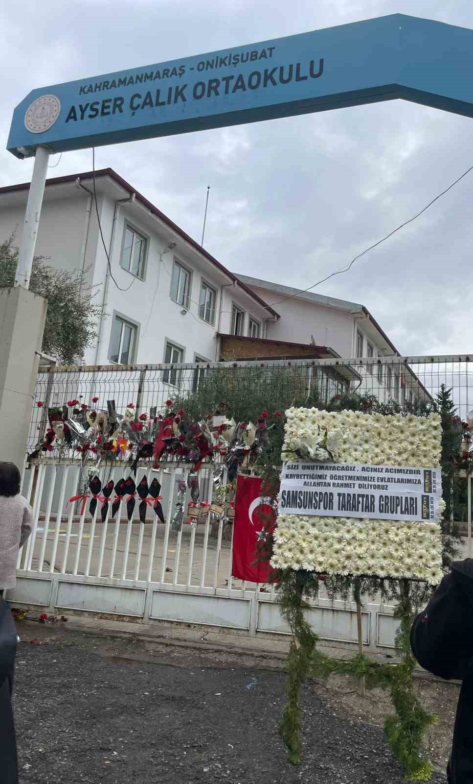 samsunspor taraftar gruplari ayser calik ortaokuluna celenk birakti WsEweV5v