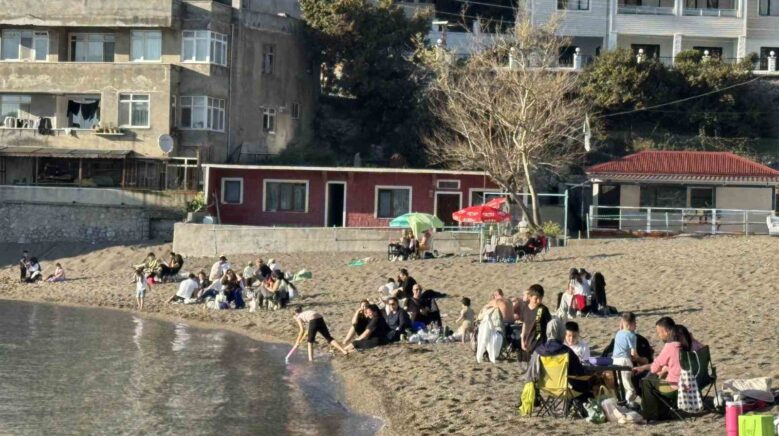 sicak havanin tadini sahilde degerlendirdiler L9QeWZFR