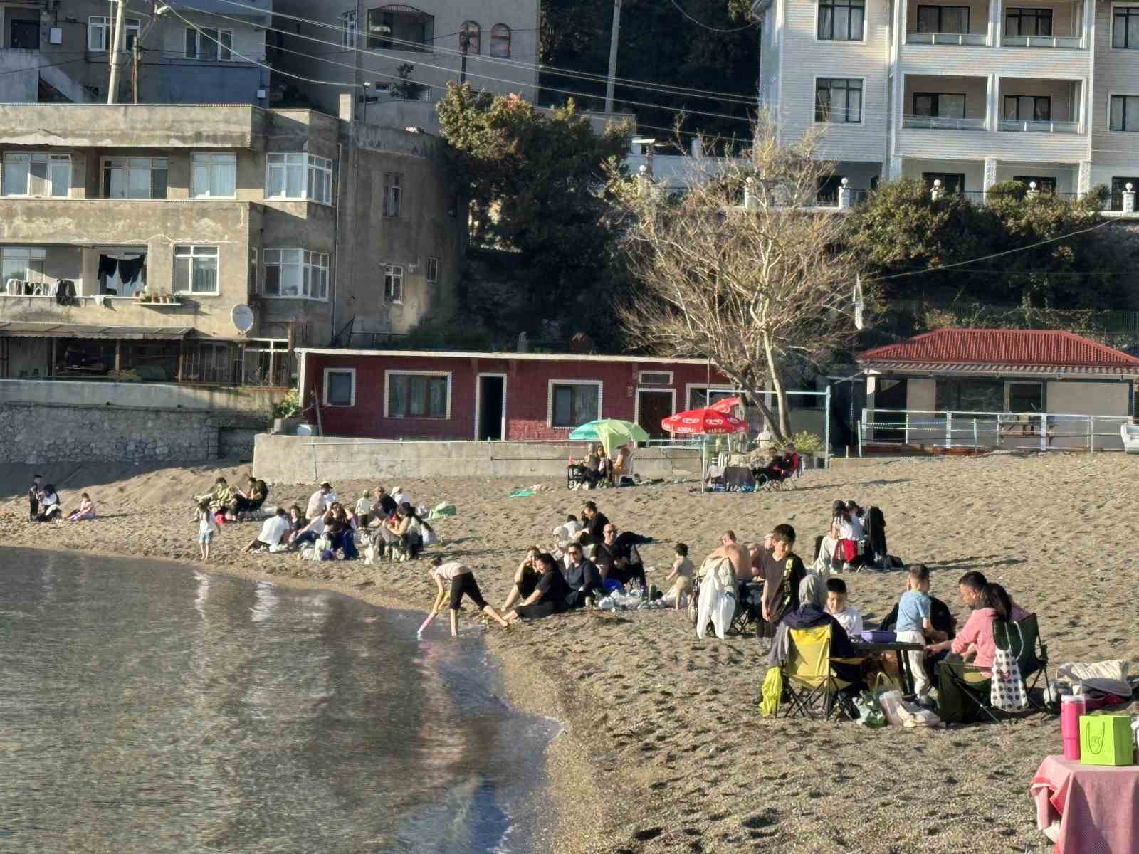 sicak havanin tadini sahilde degerlendirdiler L9QeWZFR