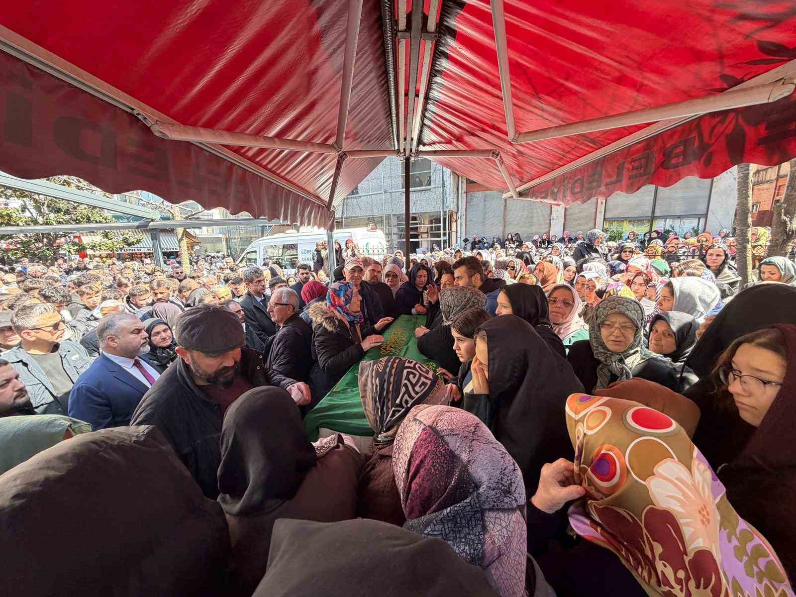 taciz magduru genc kiz son yolculuguna gozyaslari ile ugurlandi 5y85pCdn