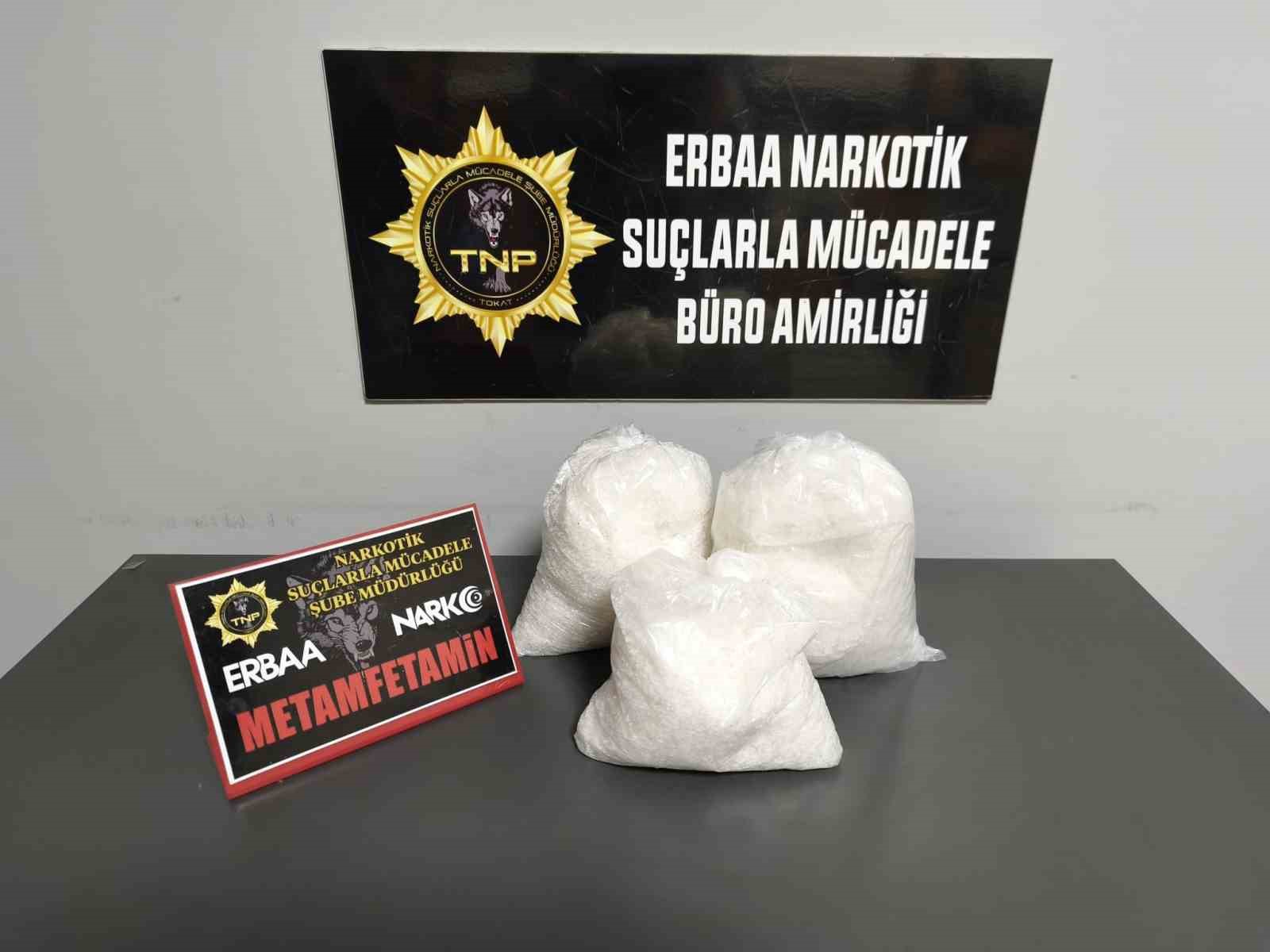 tir dorsesindeki hasarli aracta 27 kilo uyusturucu ele gecirildi