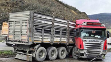 tir makasladi surucu yaralandi B6P6TLnC