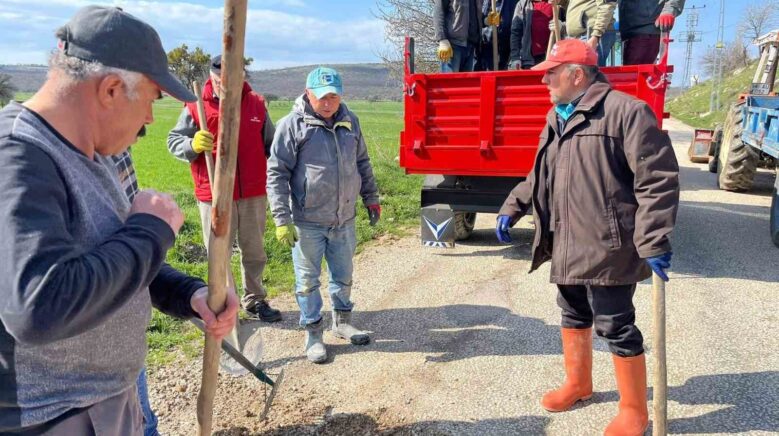 tokatta koy halki el ele vererek 5 kilometrelik yolu yeniledi SxgW7L9L