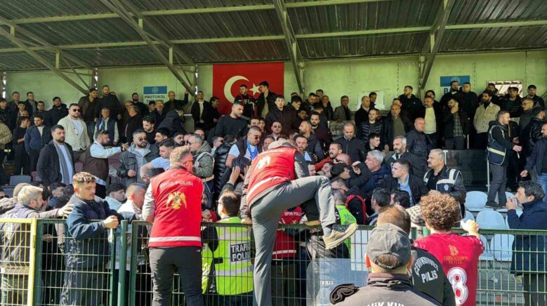 trabzon 1 amator kume play off maci sonrasi tribunde kavga yPrLu1zt