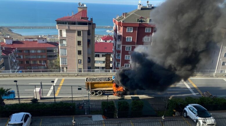 trabzonda tas kamyonu yangini korkuttu BOZmKFHX