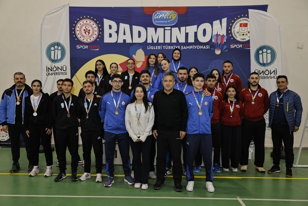 unilig badmintonda sampiyon beun SqUn9K7t