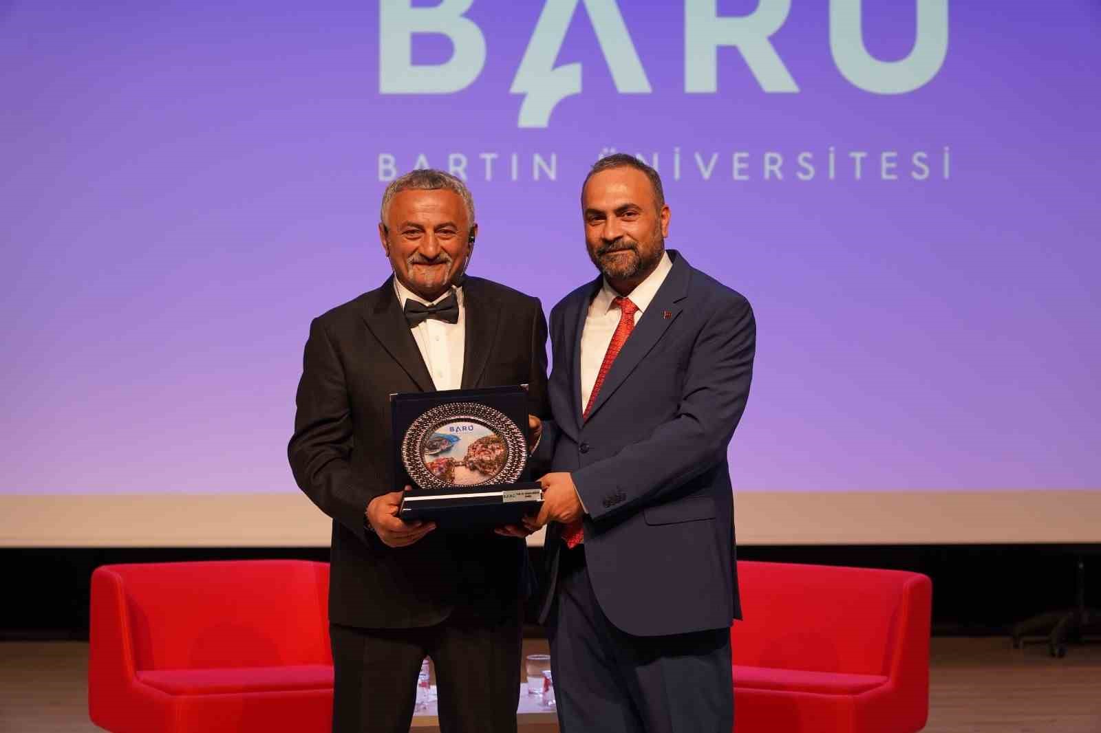 unlu sac stilisti universite ogrencileriyle bulustu XlEFTmkC