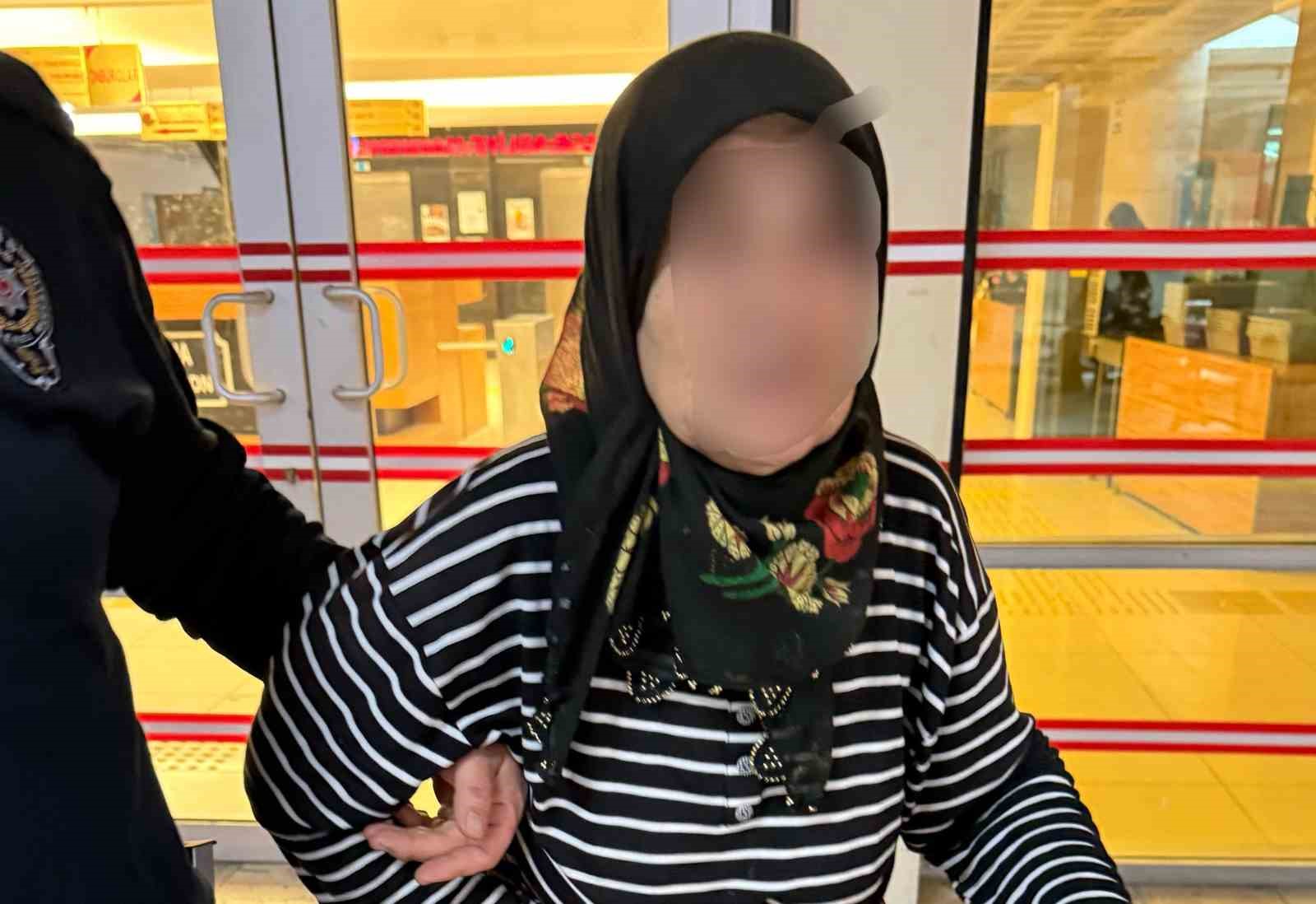 yasli kadin kendisine terlik atan yegenini bicakladi w4JmWqiw