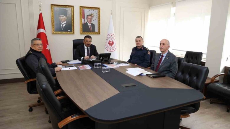 zonguldak valisi bektasoglu guvenlik toplantisina katildi aG9QbXfa