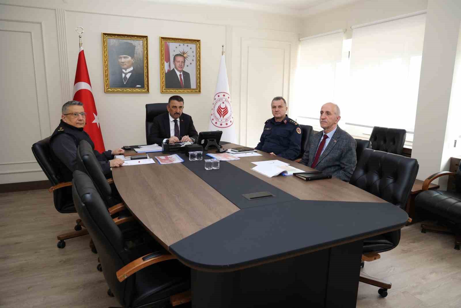 zonguldak valisi bektasoglu guvenlik toplantisina katildi aG9QbXfa