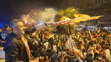 45 gunluk sare bebek galatasarayin sampiyonluk kutlamasinda RXFDPp44