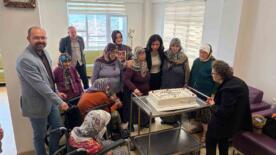 anneler gununde huzurevi sakinleri unutulmadi EgVz1Sa6