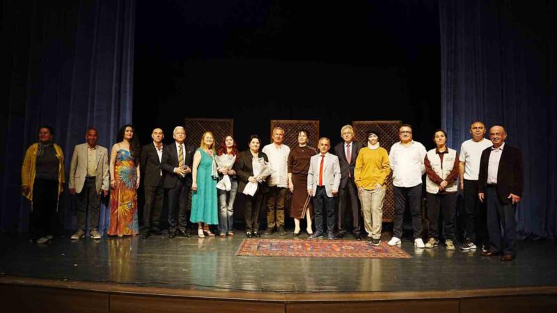 annemin mustakbel kocasi caycumada seyirciyle bulustu dAZfr64g