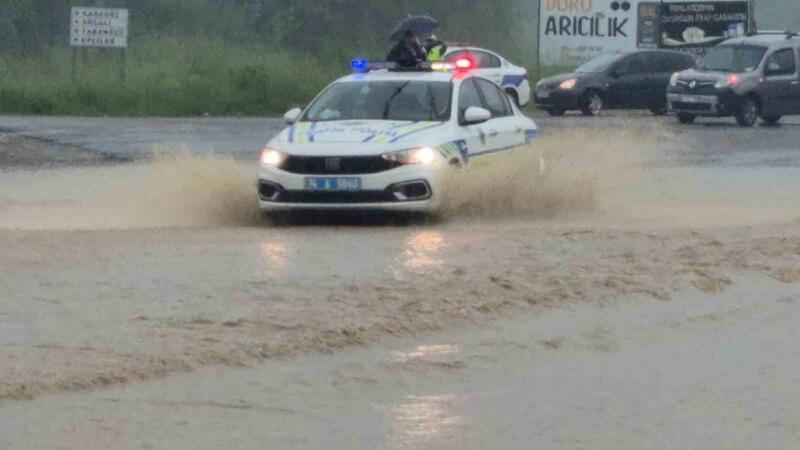 bartinda irmak tasti kara yolunu su basti gIymmuzG