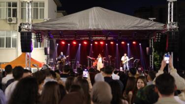 beun fest 26da muzik genclik ve cosku ayni sahnede bulustu SE7RHnd2