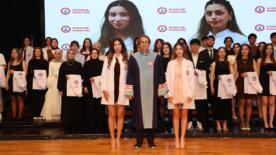 beunda gelecegin eczacilari beyaz onluk giydi i4s2DV2u