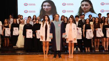 beunda gelecegin eczacilari beyaz onluk giydi i4s2DV2u