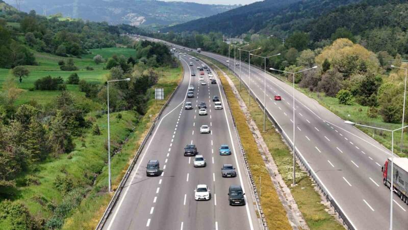bolu gecisinde bayram tatilinin ilk gunu trafik yogunlugu 9UImdXri