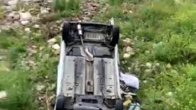 boluda hafif ticari arac dere yatagina uctu anne ve 2 cocugu yaralandi B6AK6Sub