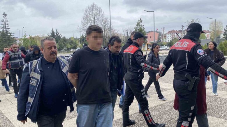 boluda iki genci silahla yaralayan 3 supheli tutuklandi rxg6yCqN
