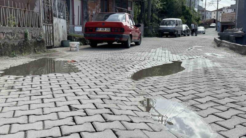 bozuk yolda islanan cocuklar icin tepki gosterdi pK14Lm3L
