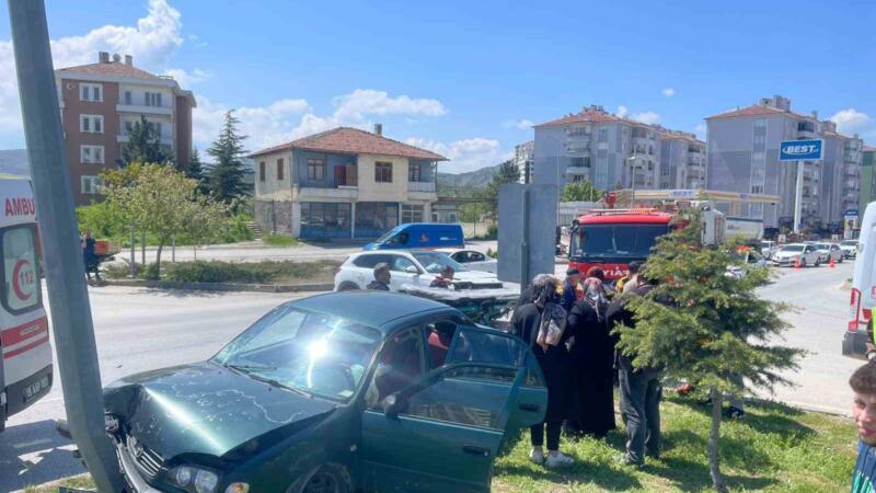 corumda otomobil ile cip carpisti 2 yarali k3OEEfsJ