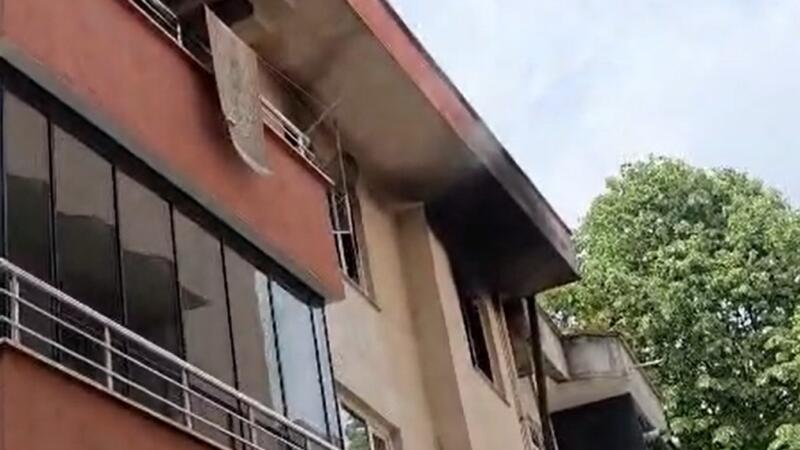 duzcede daireden yukselen alevler camlari kirdi 7Dkr8LnK