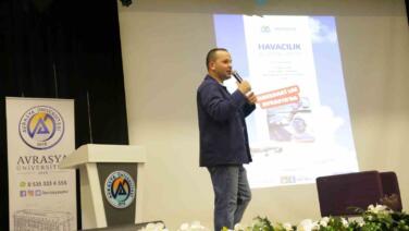 havadaki laz universite ogrencileri ile bir araya geldi r8y42kla