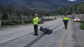 karabukte otomobil ile motosiklet carpisti 1 olu mEfAxOn2