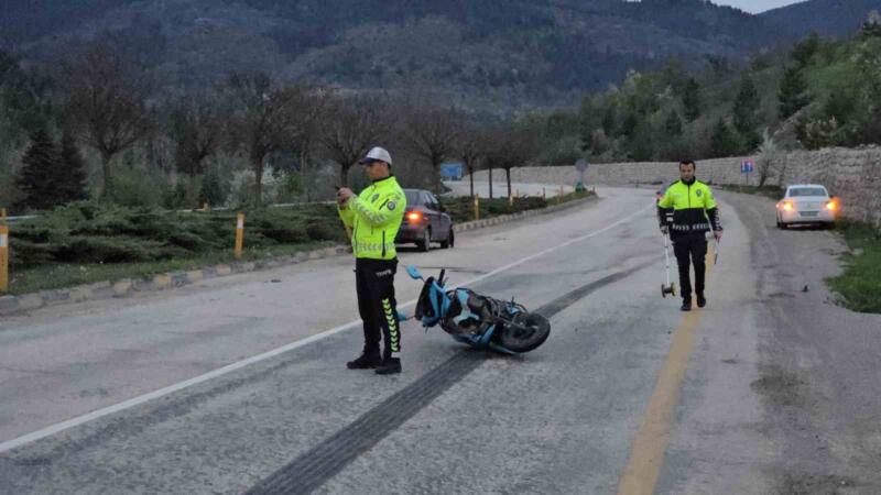 karabukte otomobil ile motosiklet carpisti 1 olu mEfAxOn2