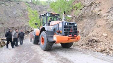 kastamonuda heyelan sebebiyle kapanan yol ulasima acildi OYkbmdlV