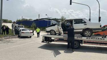 kastamonuda iki otomobil kavsak icerisinde carpisti 8 yarali i2Y3ckj3