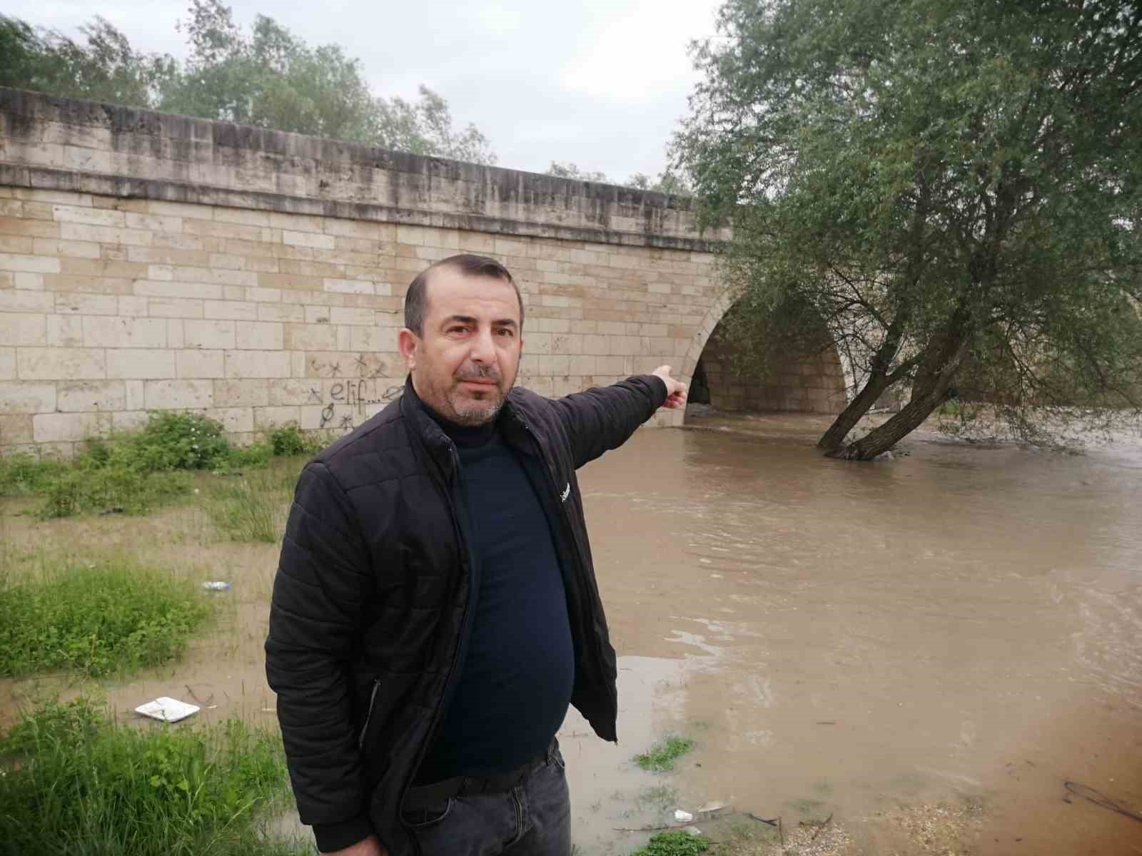 kelkit cayinin debisi yukseldi 8 asirlik koprunun ayaklari sular altinda kaldi rnKt5P5r