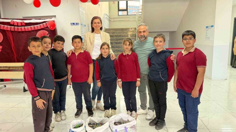 minik ogrencilerden anlamli proje kapi kapi dolasip atik pil topladilar 1z9JMn9e