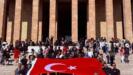 motorculardan anitkabire bayrak surusu JnM7Ia11