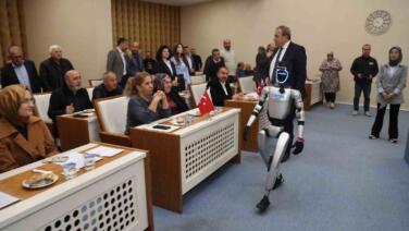 nufusa kayitli robot mecliste heyecanli anlar khdYCEcN