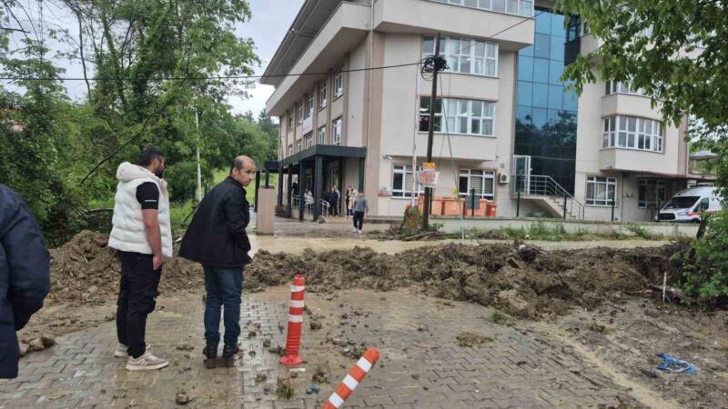 saganak saglik ocagini vurdu hastalar ve personel mahsur kaldi 2XZD6iWY