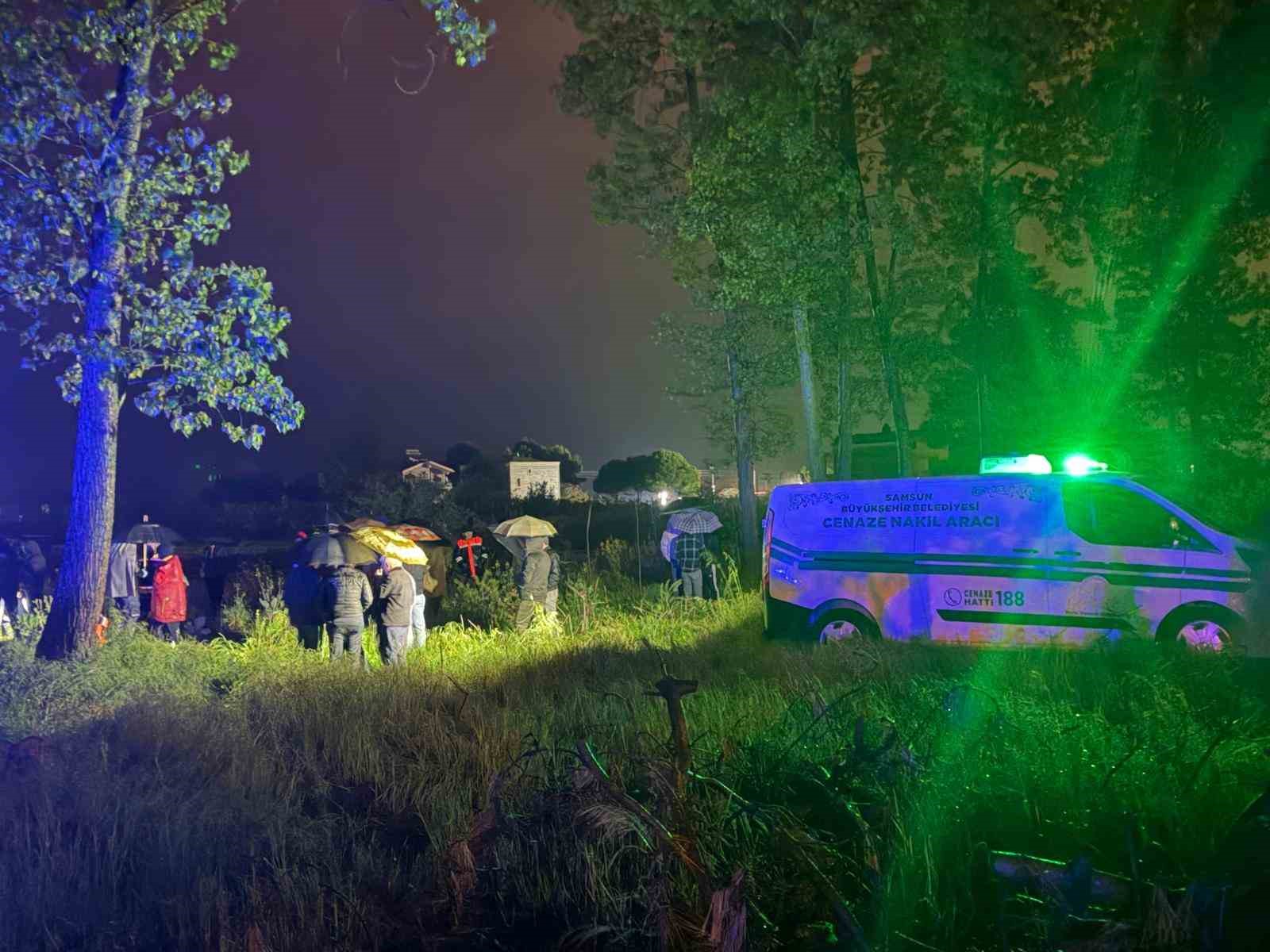samsunda yasli kadin irmak kenarinda olu bulundu 9aLNphsU