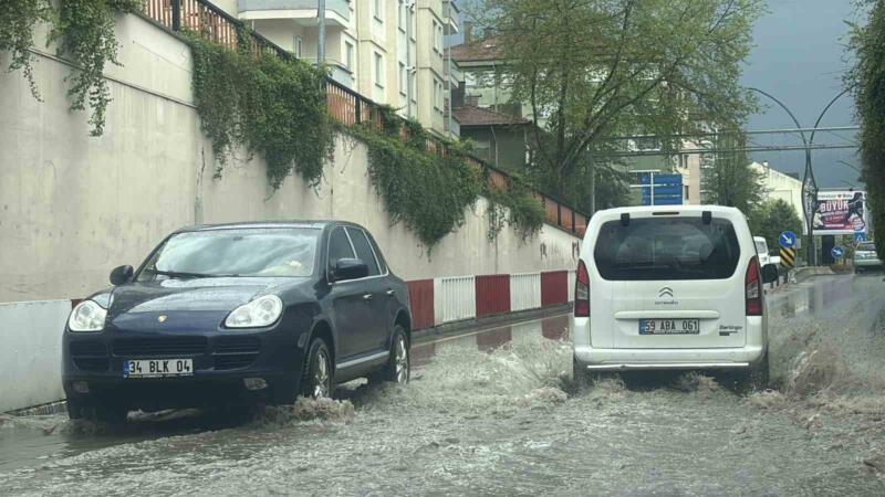 siddetli dolu etrafi beyaza burudu alt gecitler suyla doldu nRNLMzEE