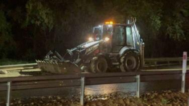 tokat sivas kara yolu yasanan taskin nedeniyle kisa sureli trafige kapandi AjvWaarx