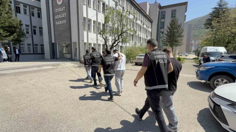 tokatta 936 adet sentetik uyusturucu hapla yakalanan 2 supheli tutuklandi EUaeXHNR