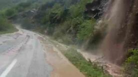 trabzon bayburt karayolunda ulasima sel engeli 2eyRCPth